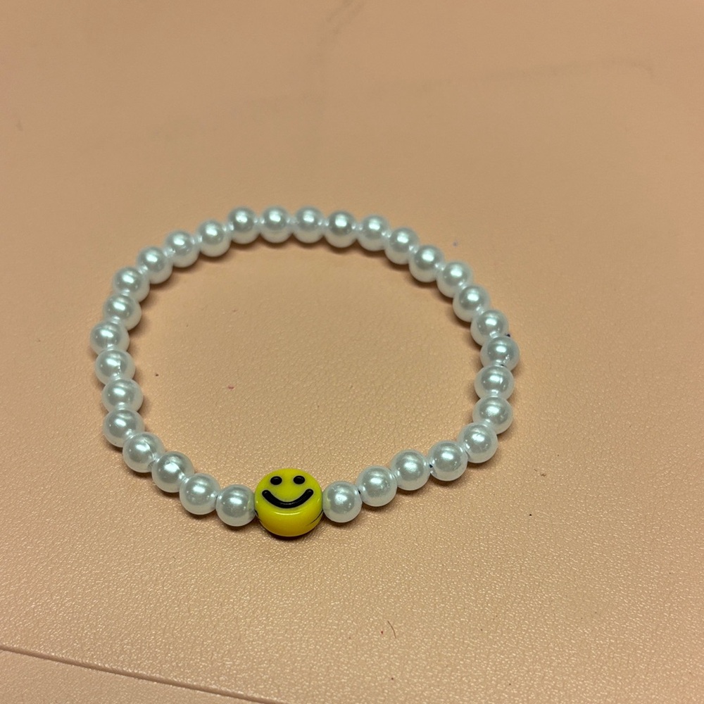 Kids Pearl Bead Bracelet with Yellow Smiley